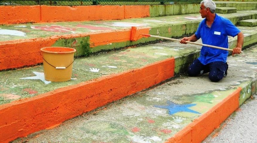 İzmit&rsquo;te Okullara Destek S&uuml;r&uuml;yor