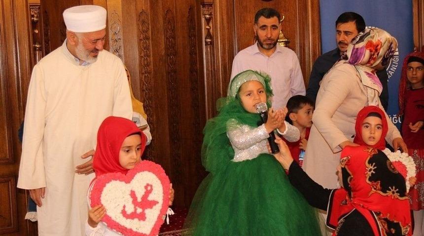 Yaz Kur’an Kursları Öğrencilerinden Dönem Sonu Gösterisi