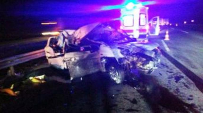 Tıra Arkadan &Ccedil;arpan Otomobilde 2 Kişi &Ouml;ld&uuml;