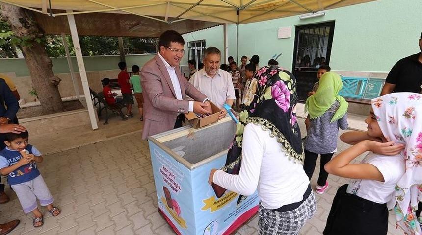 Merkezefendi&rsquo;de Camiye Giden &Ccedil;ocukların Neşesi Dondurmayla Katlanıyor