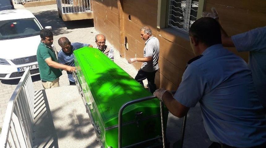 Minib&uuml;s&uuml;n &Ccedil;arptığı Kişi &Ouml;ld&uuml;