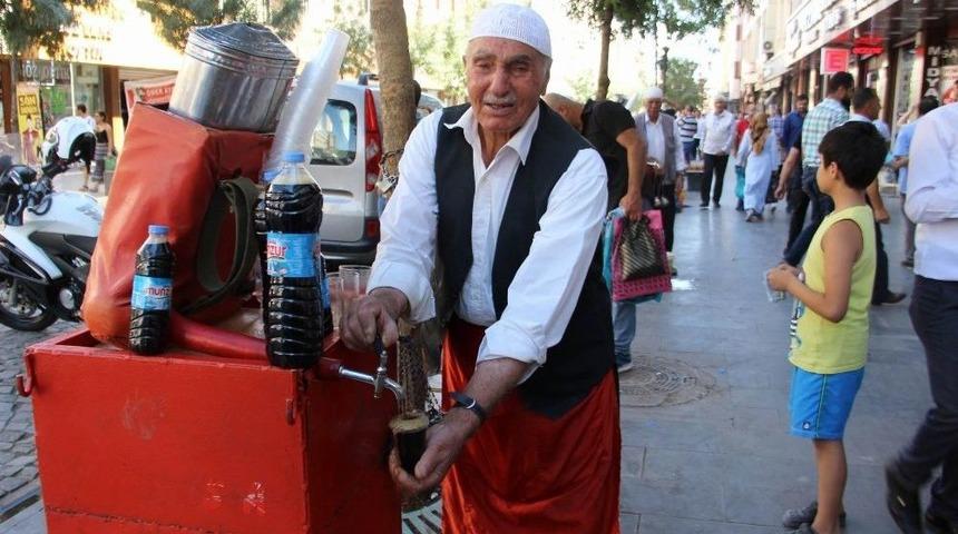 Meyan Şerbeti Sıcak Havaların Vazge&ccedil;ilmezi Oldu