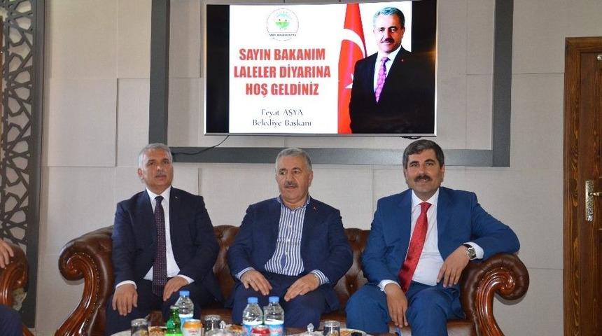 Bakan Arslan: &ldquo;ter&ouml;re Harcanan Parayla Bin Tane Muş Havalimanı Yapılırdı&rdquo;