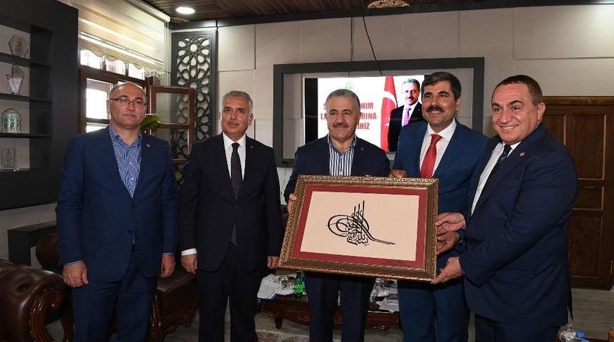 Ulaştırma Bakanı Arslan&rsquo;dan Belediyeye Ziyaret