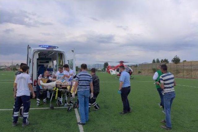 Seydişehir'deki Iki Ayrı Kazada 12 Kişi Yaralandı