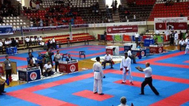 Karate Şampiyonası Gaziantep'te Başladı