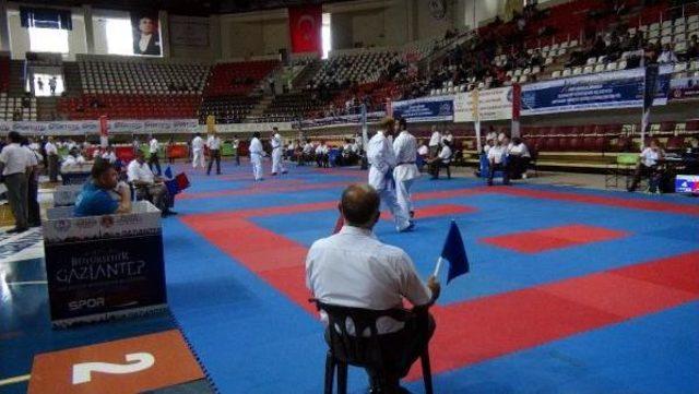 Karate Şampiyonası Gaziantep'te Başladı