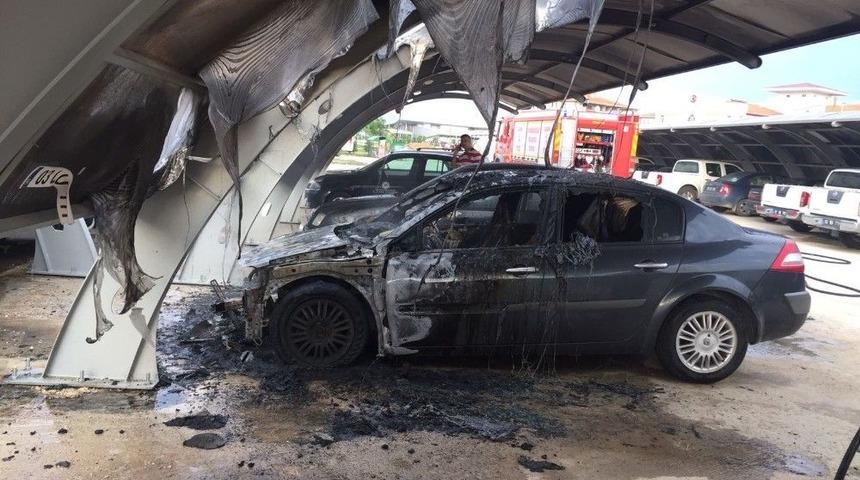 İl &Ouml;zel İdaresi&rsquo;nde &Ccedil;ıkan Yangında 4 Ara&ccedil; Zarar G&ouml;rd&uuml;