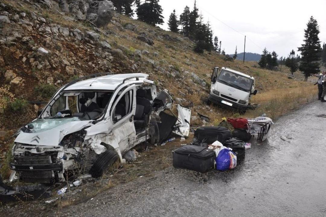Seydişehir&rsquo;de İki Ayrı Kazada 12 Kişi Yaralandı