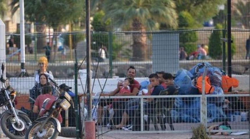 Yakalanan Ka&ccedil;aklar, Bebeği Denize Atmakla Tehdit Etti