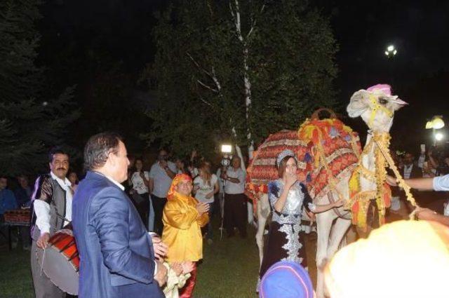 2 Gün Önce Yangın Çıkan Ciğer Restorana Mahmut Tuncerli Açılış