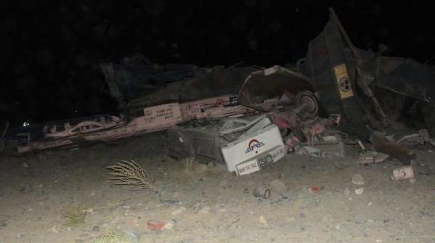 Elazığ'da Demir Cevheri Taşıyan Yük Treni Devrildi: 2 Ölü (2)- Yeniden