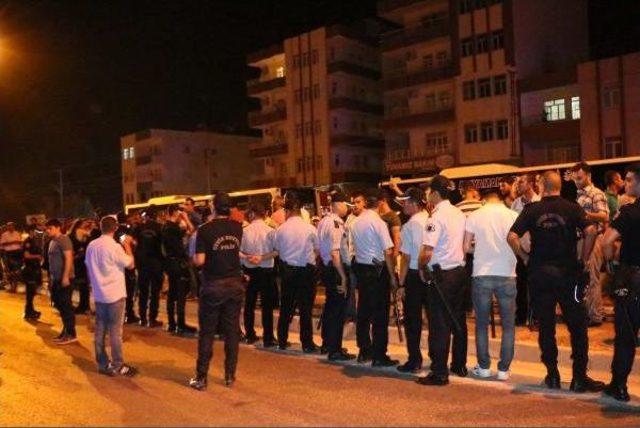 Adıyaman'da Ölümlü Kaza Sonrası Mahalleli, Yolu Trafiğe Kapattı