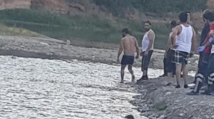 2 Arkadaş, Serinlemek I&ccedil;in Girdikleri &Ccedil;ayda Boğuldu