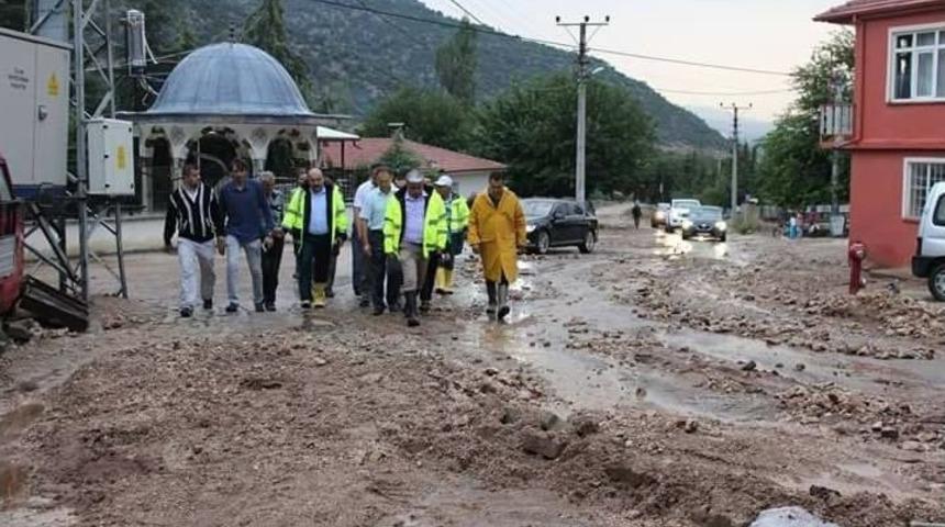 Isparta&rsquo;da Şiddetli Yağış 25 Evde Zarara Yol A&ccedil;tı
