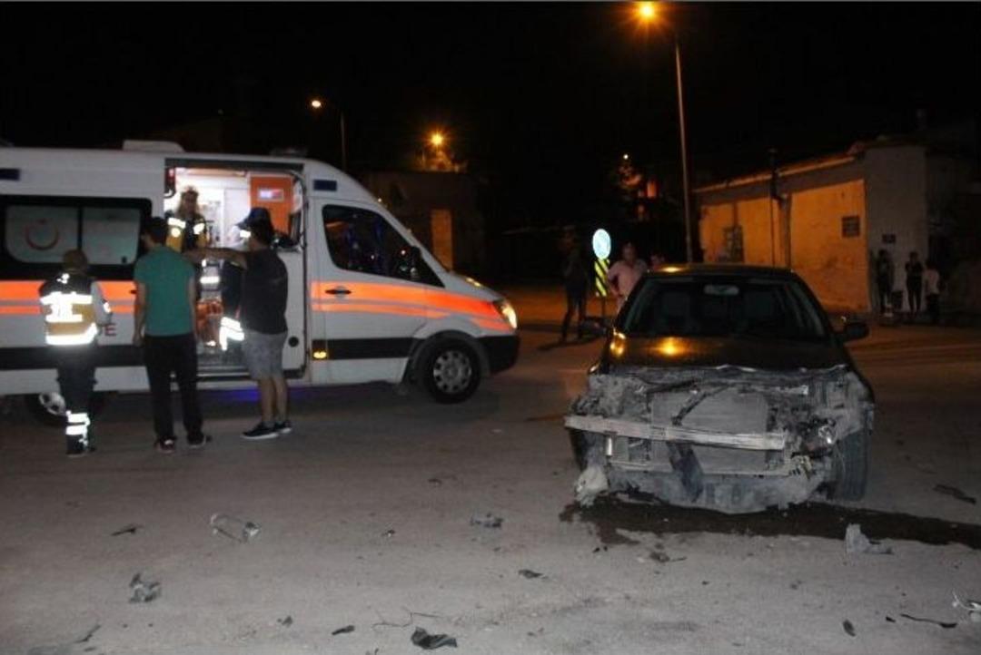 Kavşaktaki Kaza Ucuz Atlatıldı: 2 Yaralı