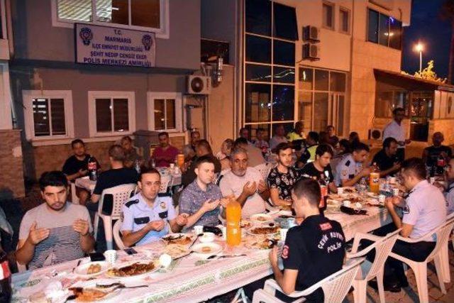 Marmaris'te Şehit Ailesinden Polislere Yemek 