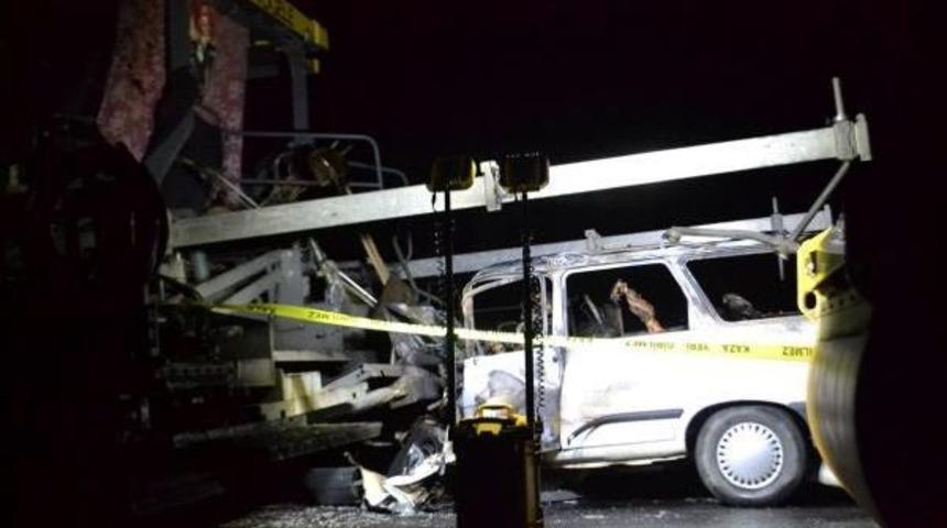 Manisa'da Trafiğe Kapalı Yolda Kaza: 3 Kişi Yanarak &Ouml;ld&uuml;