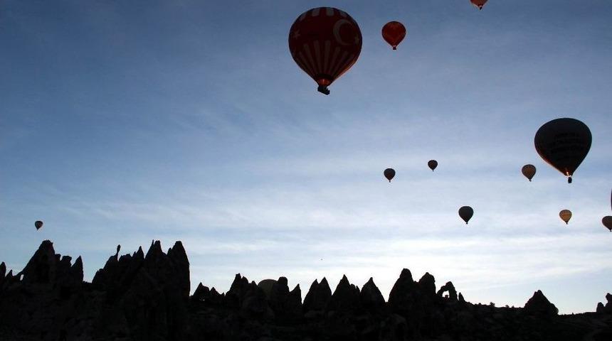 (&ouml;zel Haber) 150 Bin Turist Kapadokya&rsquo;yı G&ouml;ky&uuml;z&uuml;nden İzledi