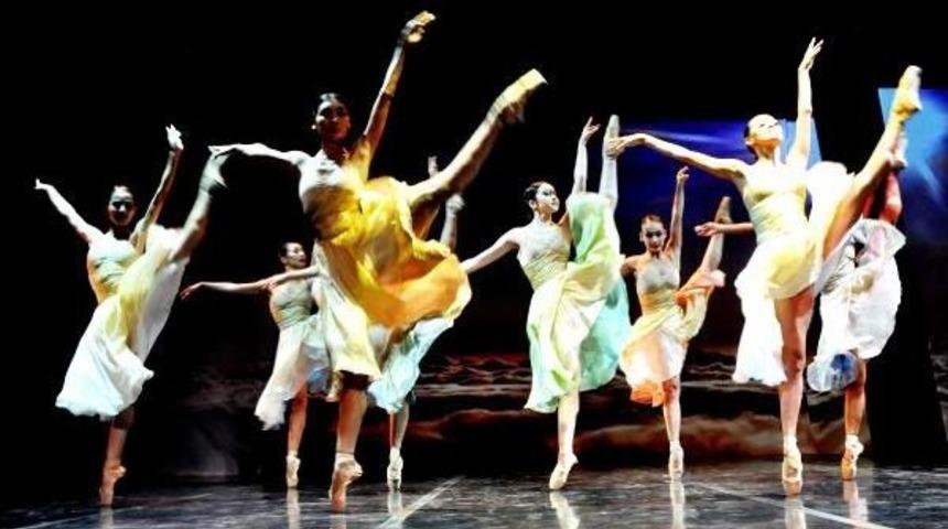 Bodrum'daki Bale Festivalinde Iki G&ouml;steri Birden