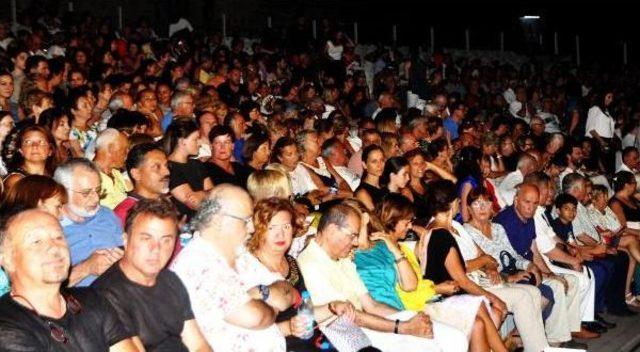 Bodrum'daki Bale Festivalinde Iki Gösteri Birden