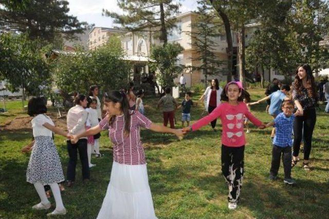 Hakkari Valisi, Evini Özel Konuklarına Açtı