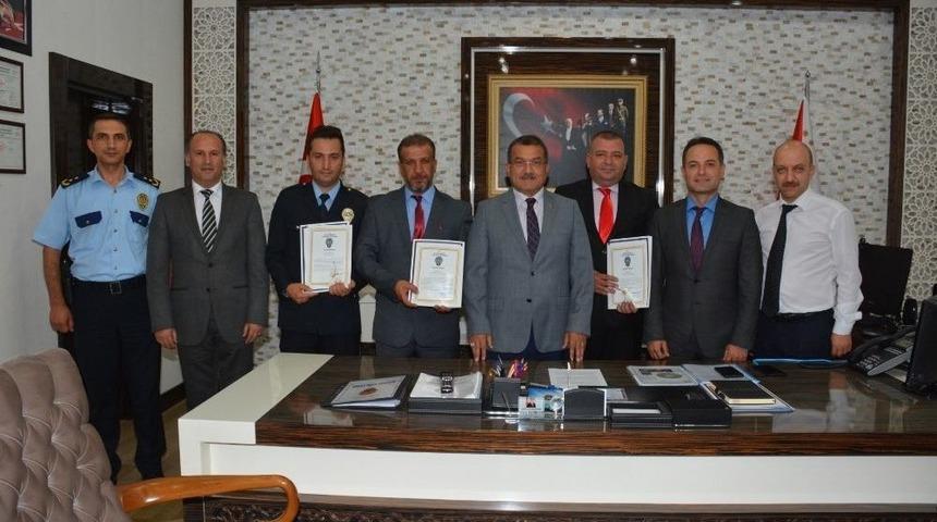 Antalya&rsquo;da "ayın Polisleri" &Ouml;d&uuml;llendirildi