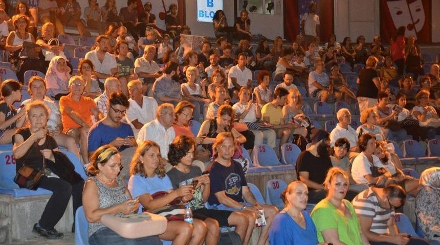 Kadık&ouml;y 15&rsquo;inci Tiyatro Festivali Başladı