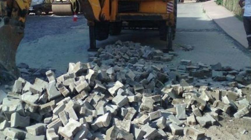 Ak&ccedil;akoca&rsquo;da Yol &Ccedil;alışmaları S&uuml;r&uuml;yor