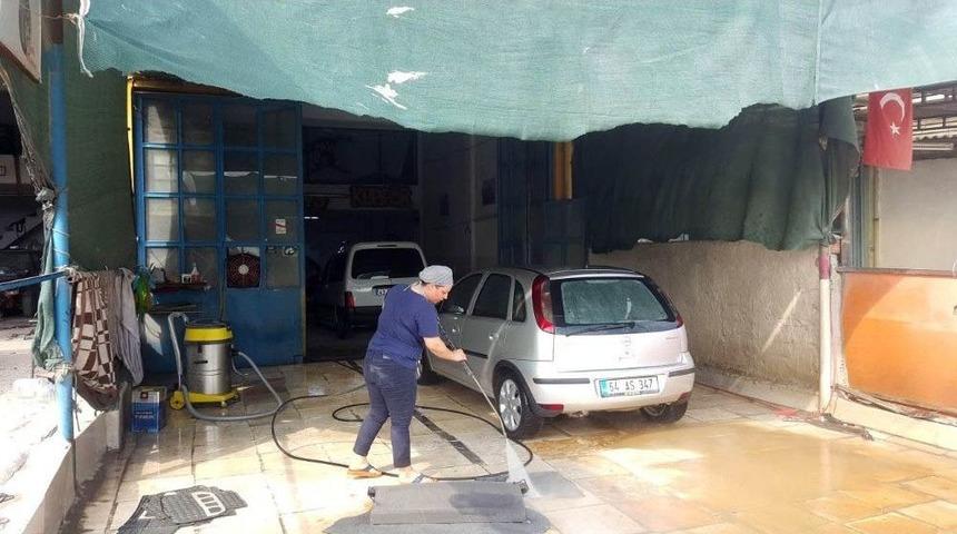 10 Yıldır Araba Yıkıyor, Kaporta Ve Boya İşleri Yapıyor