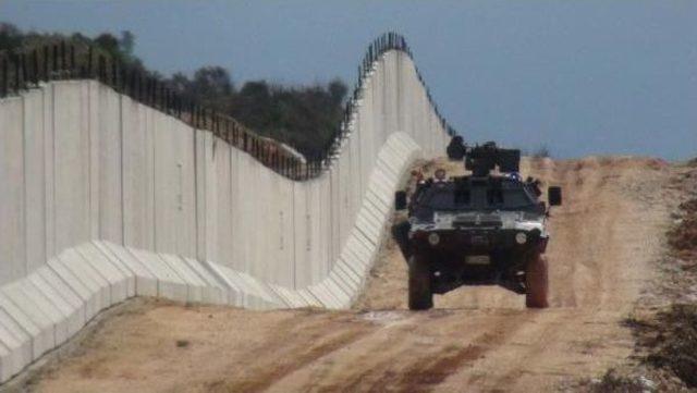 Beton Duvarla Bölünen Suriye Sınırında Insan Kaçakçılığında 'merdiven Yöntemi'