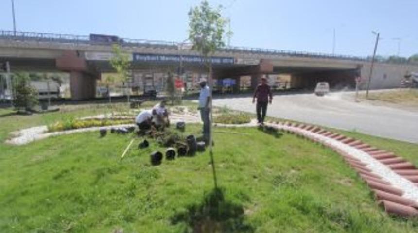 Bayburt &Ccedil;i&ccedil;ekle Donatılıyor