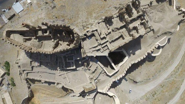 Tarihi Hoşap Kalesi’nde Kazı Çalışmaları Başladı G1