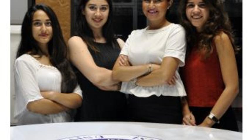 &Ouml;ğrenciler Staj Ve Uygulamalı Eğitimle İdealist Profesyonellere D&ouml;n&uuml;ş&uuml;yor