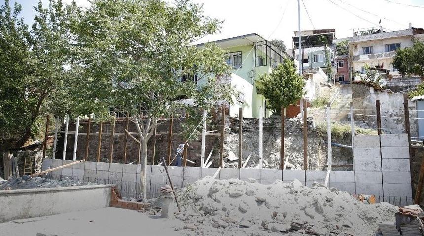 Konak&rsquo;ta Tehlike Arz Eden Yapılar Onarılıyor