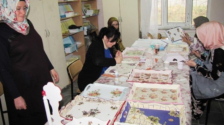 Hisarcık&rsquo;ta Ahşap Boyama Ve Vernikleme Kursu