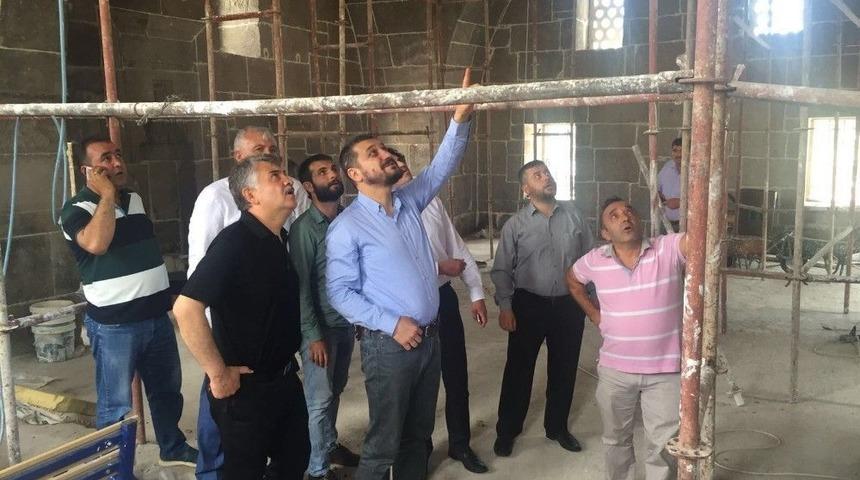 Milletvekili A&ccedil;ıkg&ouml;z Tarihi Caminin Restorasyon Yapımını İnceledi