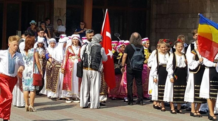 Zonguldak Folk Dans R&uuml;zgarı Ukrayna&rsquo;da Esti