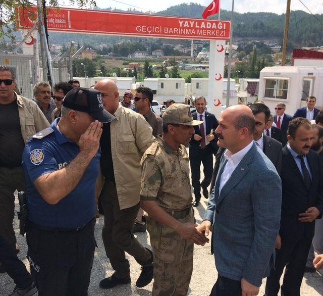 Bakan Soylu, Suriye sınırındaki Yayladağı'nda