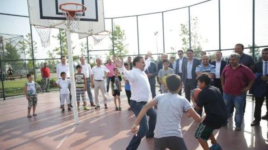 Bakan Osman Aşkın Bak &Ccedil;ocuklarla Basketbol Ma&ccedil;ı Oynadı