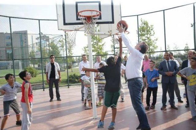 Bakan Osman Aşkın Bak Çocuklarla Basketbol Maçı Oynadı