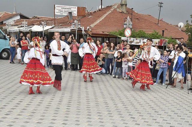 Ankara Festivali’ne Katılan Halk Oyunları Ekiplerinden Ankara Kalesi’nde Gösteri