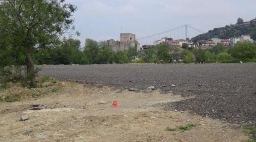 K&uuml;&ccedil;&uuml;ksu Mesiresi&rsquo;Ne D&ouml;k&uuml;len Asfalt &Ouml;ylece Kaldı...