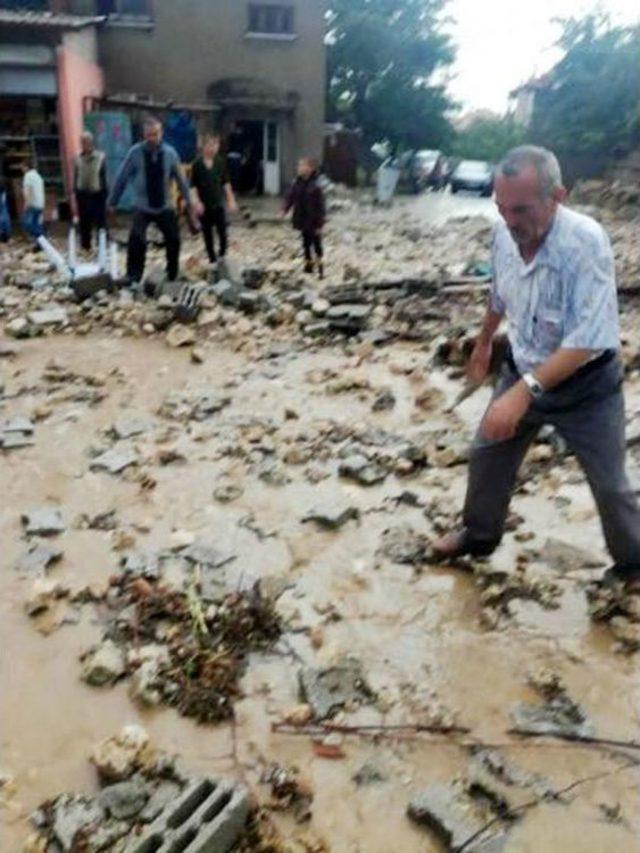 Isparta'da Dolu Ve Yağmur Sele Neden Oldu