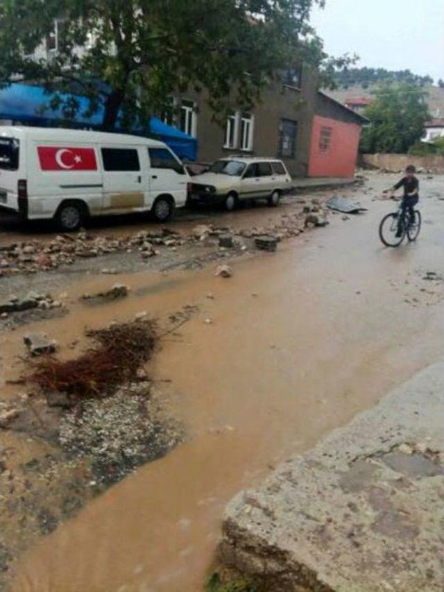 Isparta'da Dolu Ve Yağmur Sele Neden Oldu