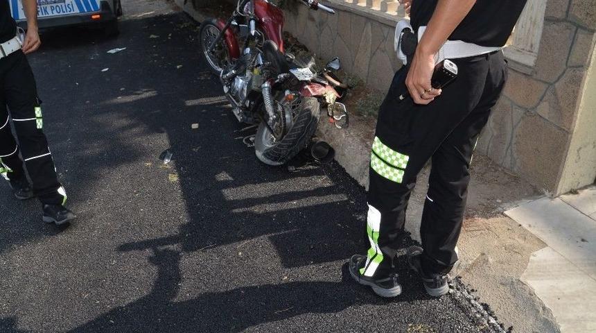 Hafriyat Kamyonu İle Motosiklet &Ccedil;arpıştı: 1 Yaralı