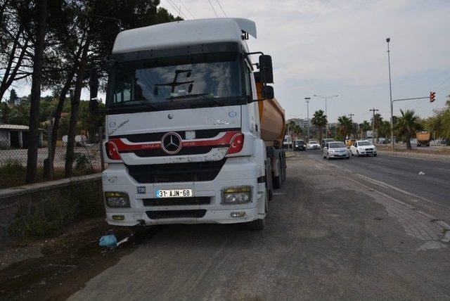 Hafriyat Kamyonu İle Motosiklet Çarpıştı: 1 Yaralı