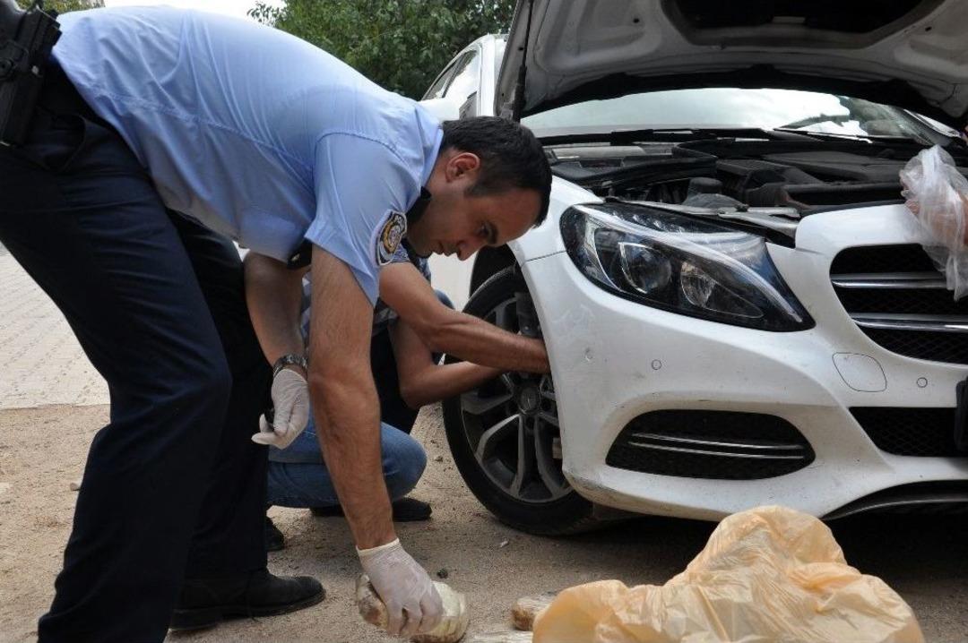 Park Halindeki L&uuml;ks Otomobilin Kaportasından 36 Kilo Esrar &Ccedil;ıktı