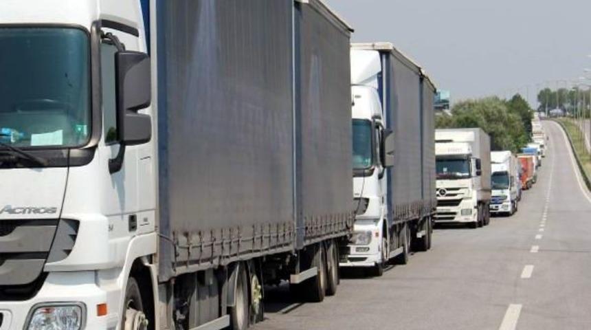 Kapıkule'de 9 Kilometre Tır Kuyruğu