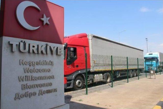 Kapıkule'de 9 Kilometre Tır Kuyruğu